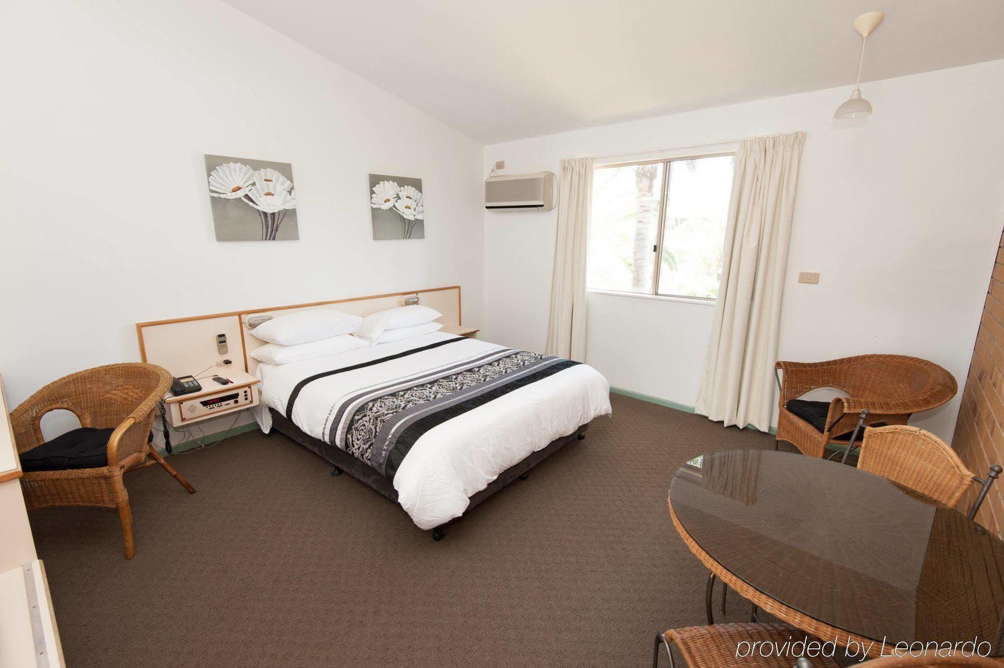 Wild Scotsman Motor Inn Gin Gin Qld מראה חיצוני תמונה