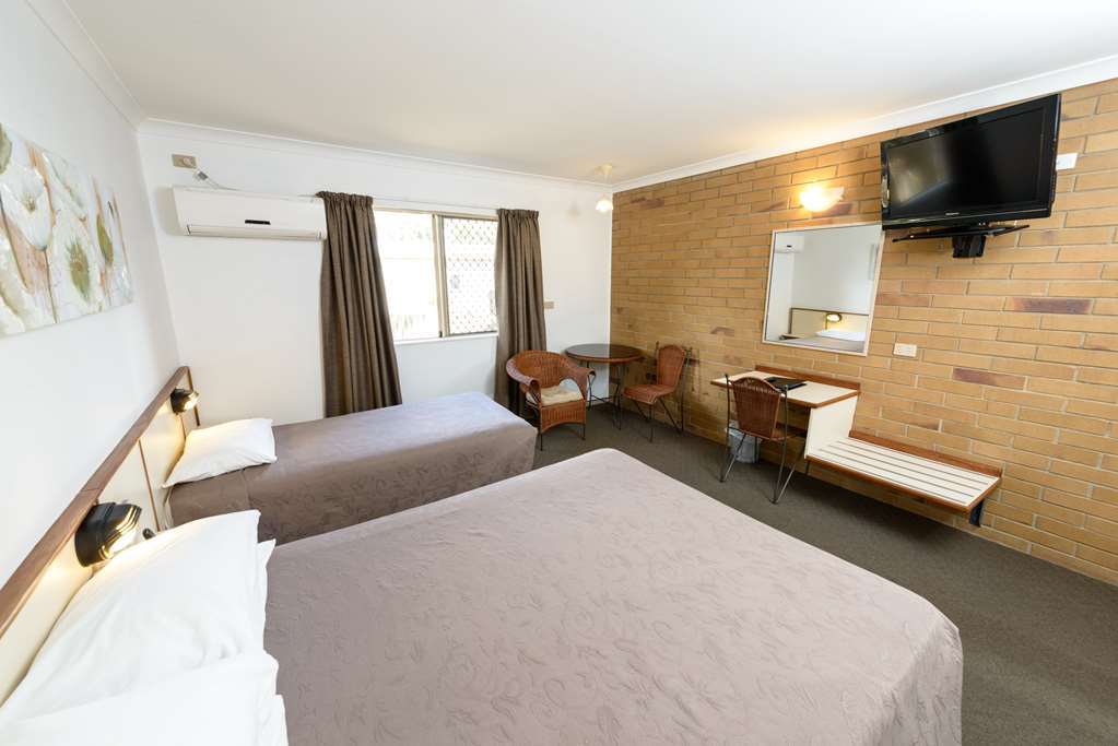 Wild Scotsman Motor Inn Gin Gin Qld חדר תמונה